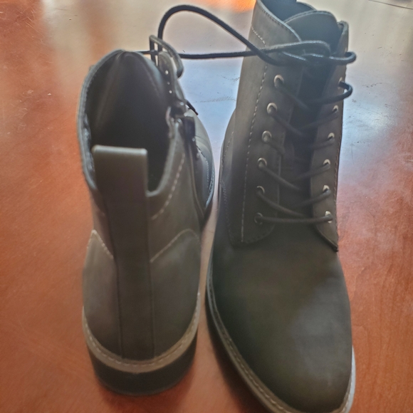 Cliffs Black Lace Up Boots - Picture 4 of 6